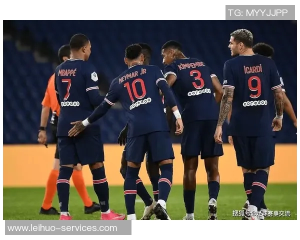 意甲精彩对决巴黎圣日耳曼大胜里昂神奇扑救点燃全场激情